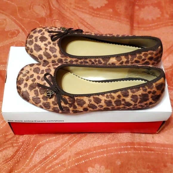 NIB TKS Sahara Tan Multi 2 Med Slip On Cheetah Print with Bow & Crown Charm - Picture 3 of 3